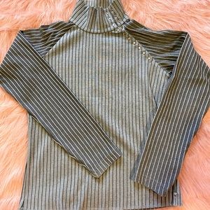 Columbia women’s thermal top. Excellent condition. color gray